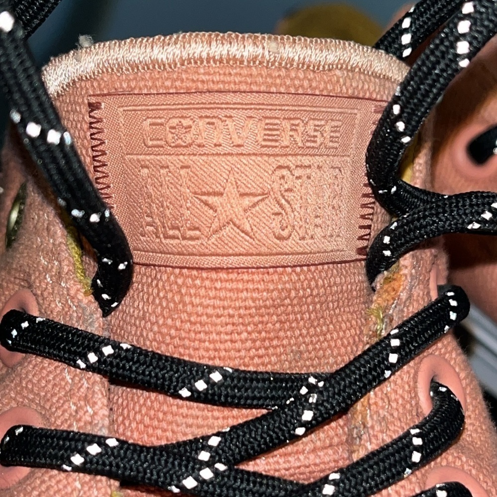 Chuck Taylor Converse with lunarlon, low top, peach with black laces, size 8.5 - Picture 5 of 12